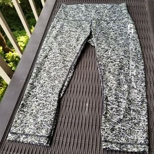 Lululemon Grass Camo Green Philadelphia Yoga Pants XL